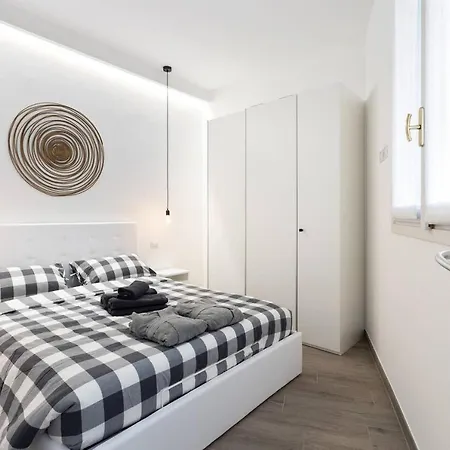 Modern And New Flat In Duomo Area