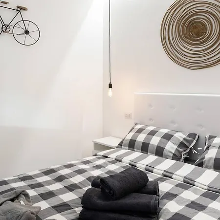 Modern And New Flat In Duomo Area Milan
